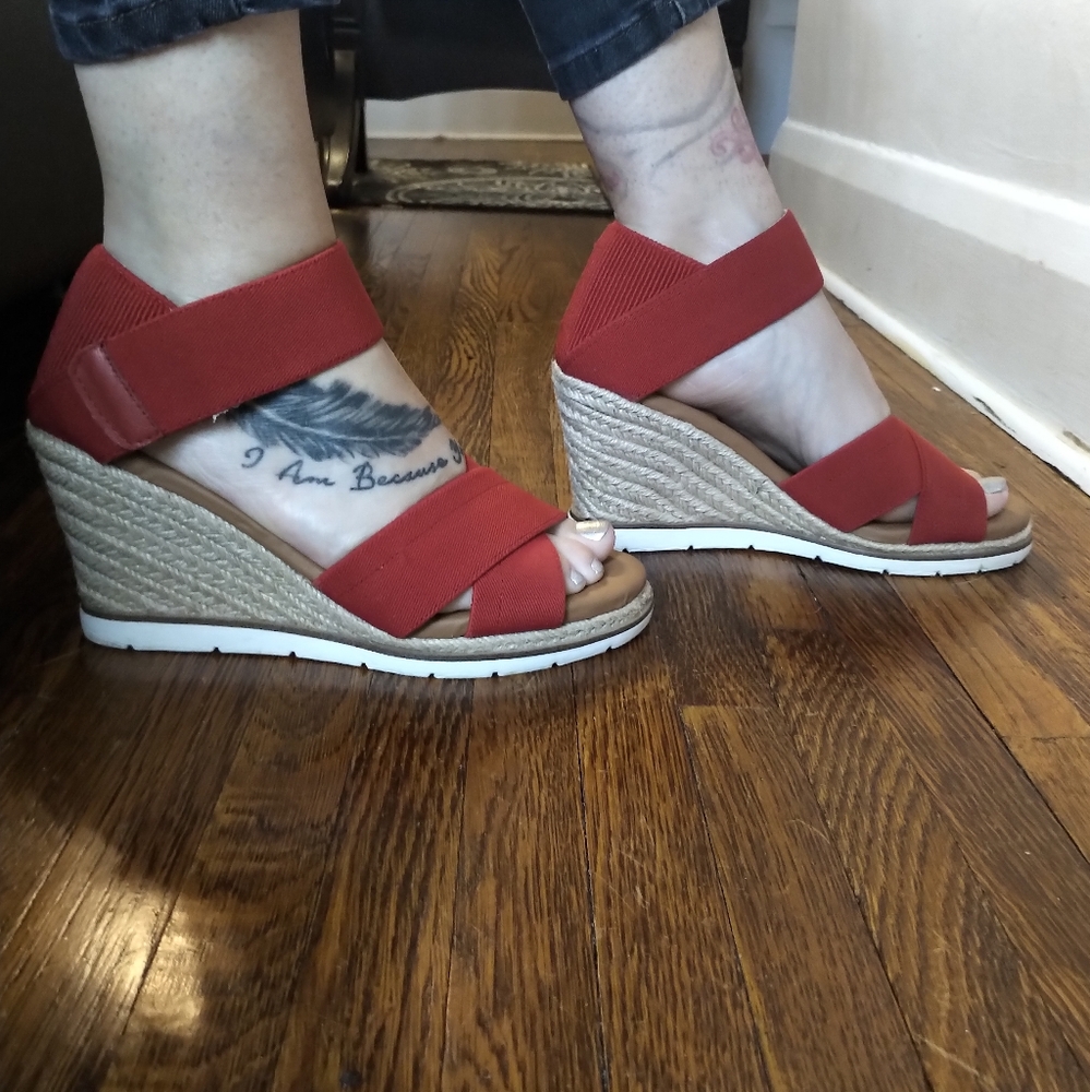 Kelly & Katie Comfort wedge